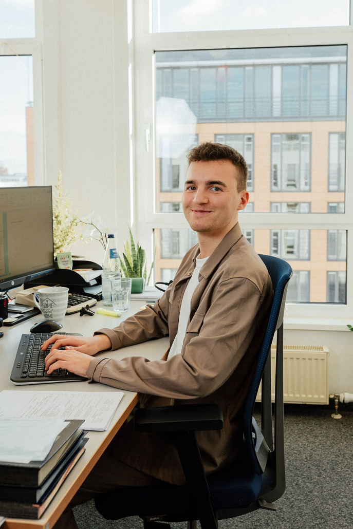 Portrait eines Steuer- und Prüfungsassistenten bei RAW-Partner