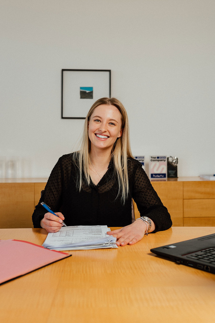 Portrait einer Prüfungsassistentin bei RAW-Partner in München