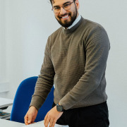 Portrait eines Assistenten mit Bachelor-Abschluss bei RAW-Partner