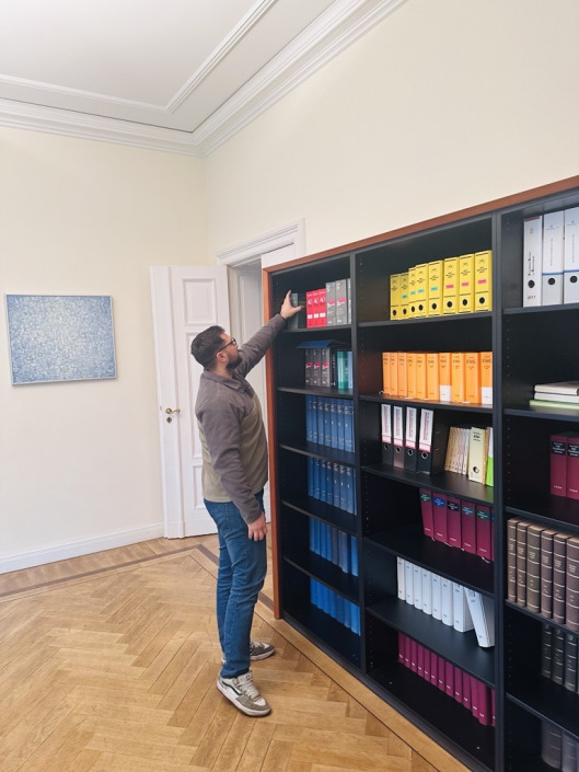 Ein Mitarbeiter bei RAW-Partner in Berlin