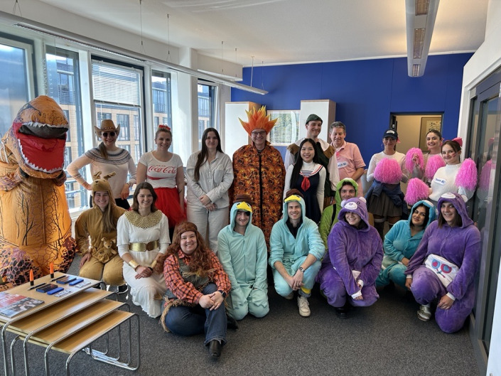 Mitarbeitende an Fasching bei RAW-Partner