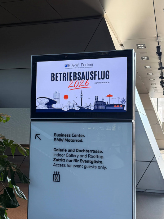 Schild mit Betriebsausflug 2026 von RAW-Partner in der BWM Welt