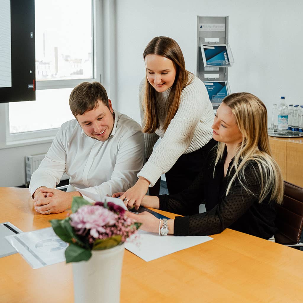 Besprechung zu Karrierewegen bei RAW-Partner