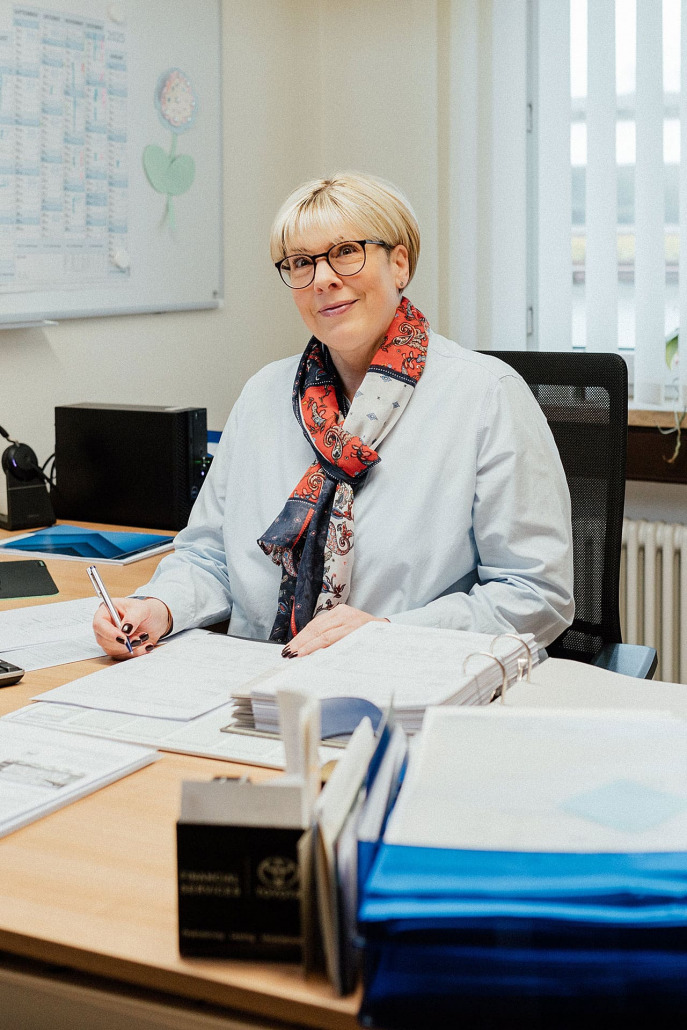 Portrait einer Lohnbuchhalterin bei RAW-Partner