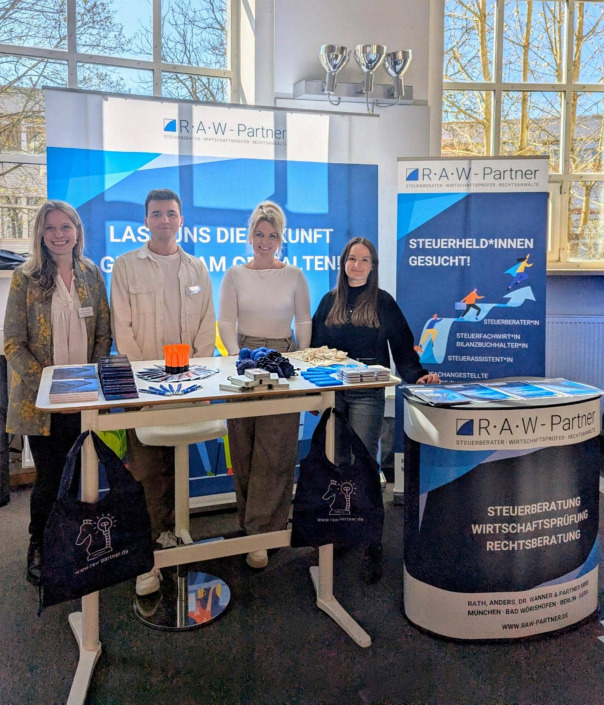 Mitarbeitende von RAW-Partner auf der Jobmesse der Hochschule München