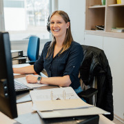 Portrait einer Steuerfachangestellten bei RAW-Partner